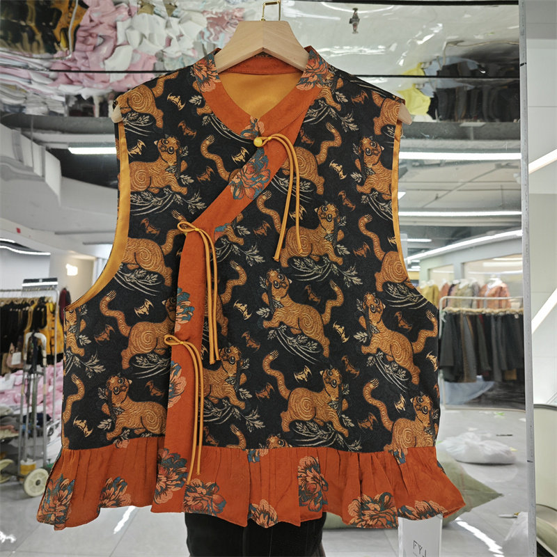 2026春装新款新中式国风老虎图案马甲女立领系带荷叶边显瘦背心