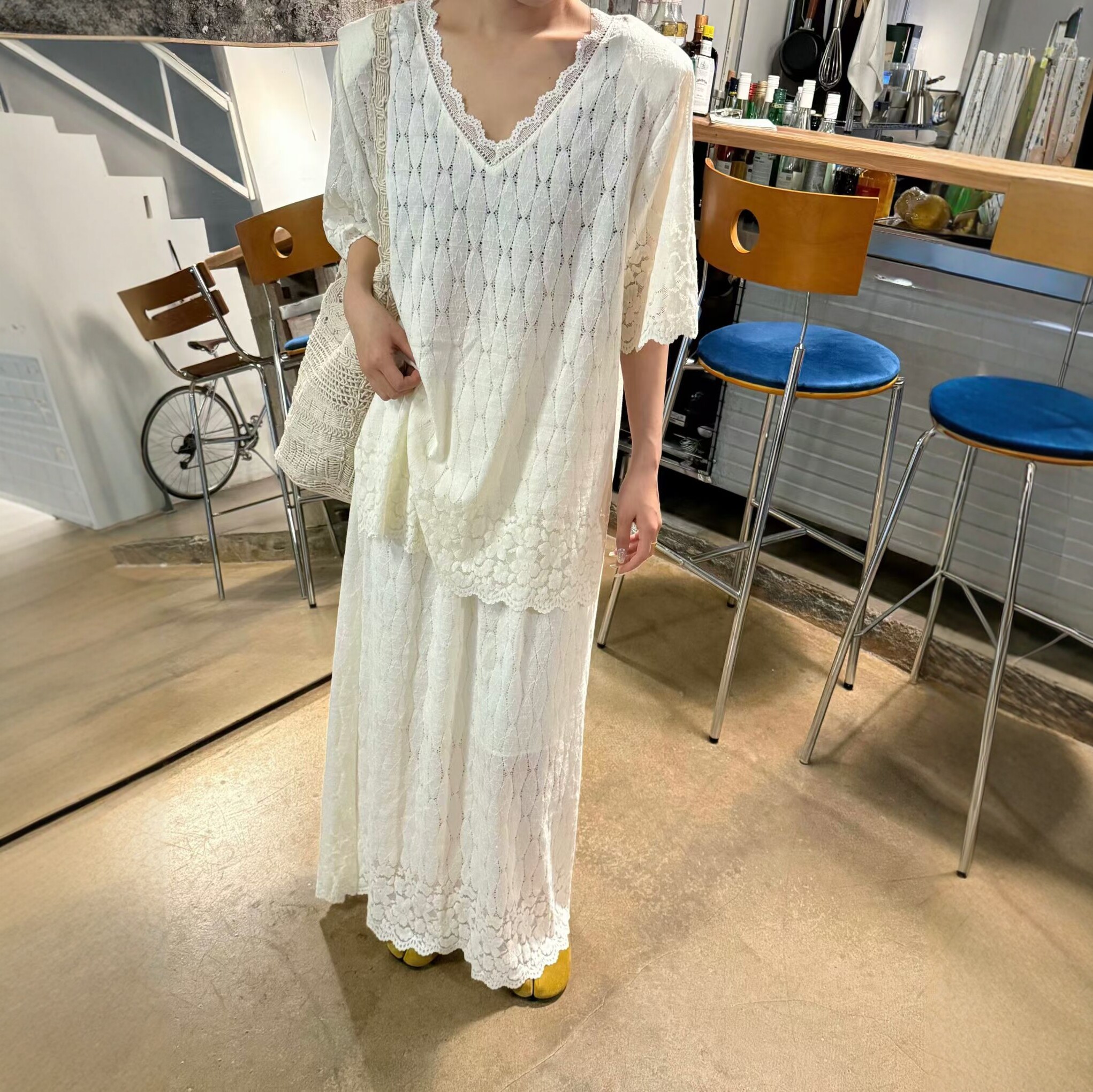 V领垫肩短袖T恤女+蕾丝半身裙时髦套装两件套2026新款春夏欧洲站