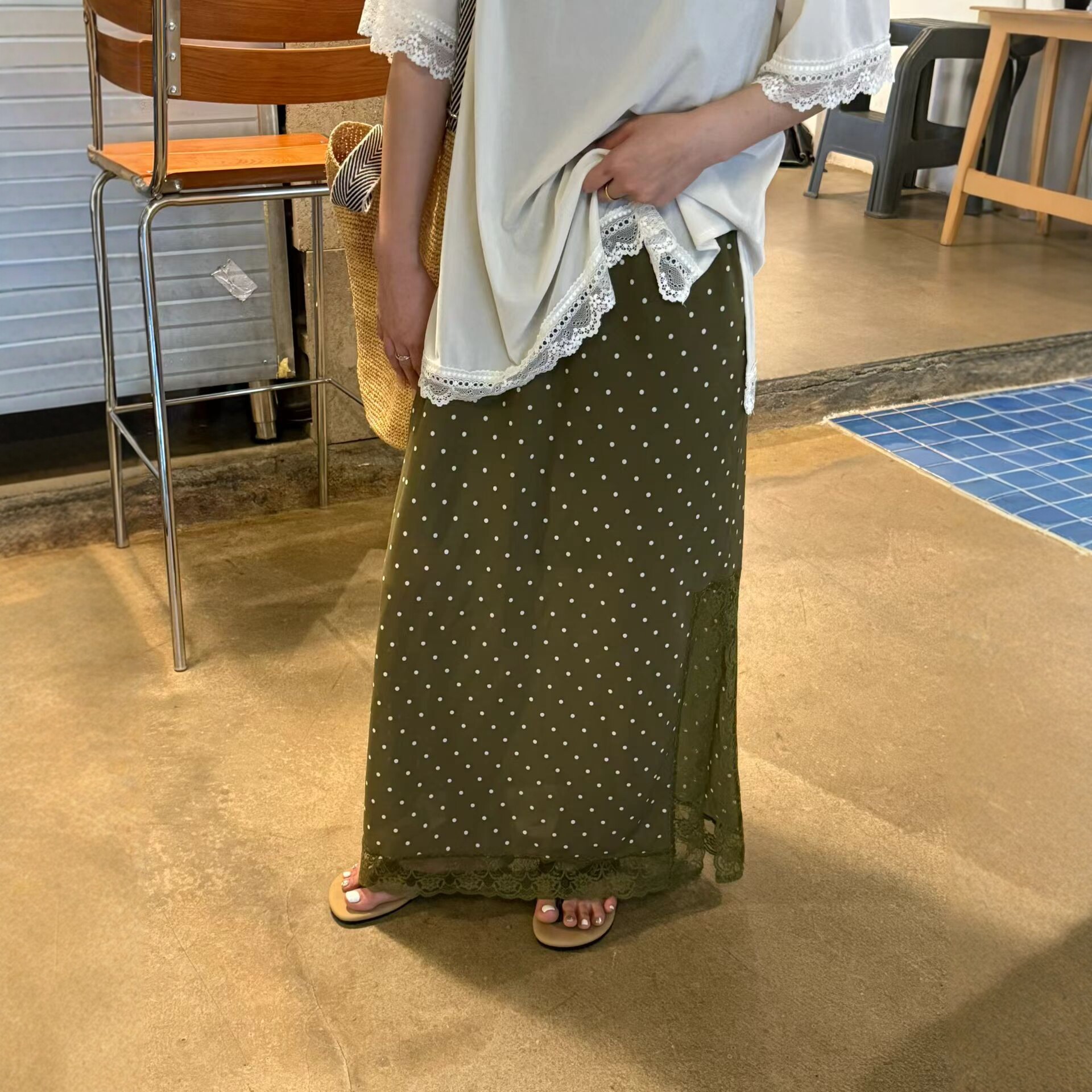 松紧腰拼蕾丝侧开叉半身裙女2026新款夏欧洲站碎花波点中长裙潮