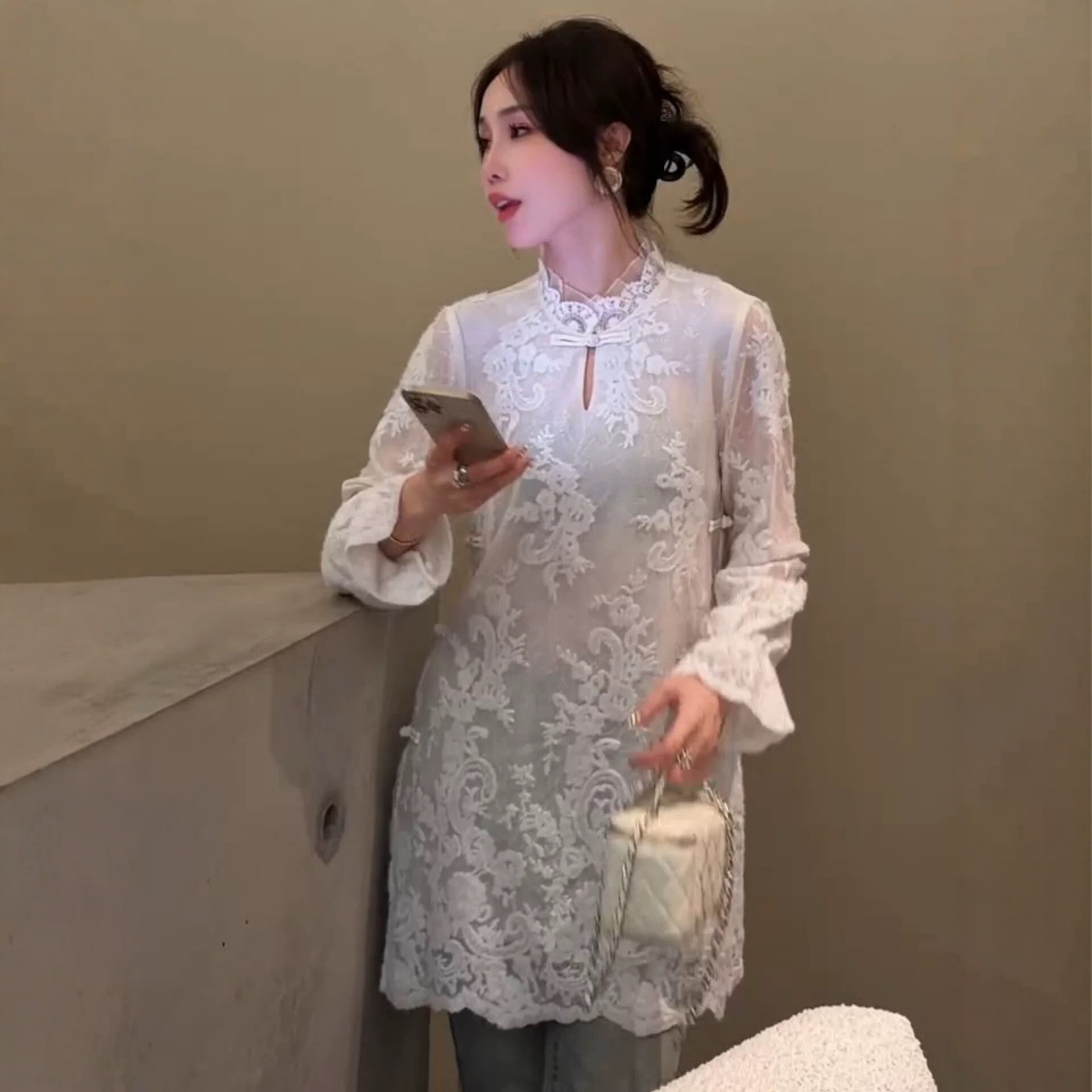 微透刺绣蕾丝提花侧开衩衬衫女潮