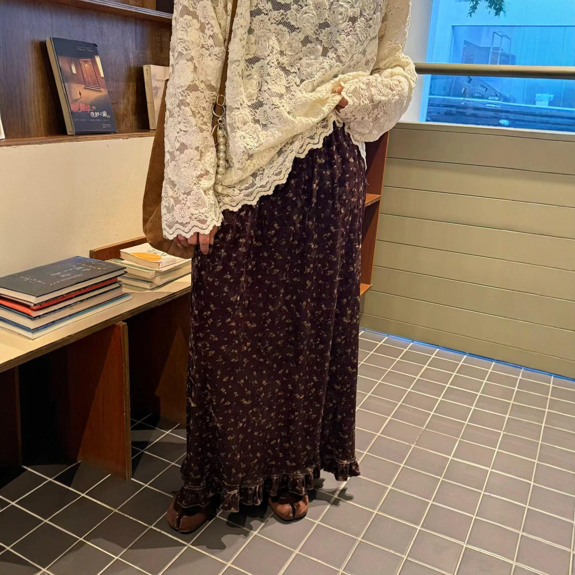 松紧腰木耳边碎花半身裙女秋2026
