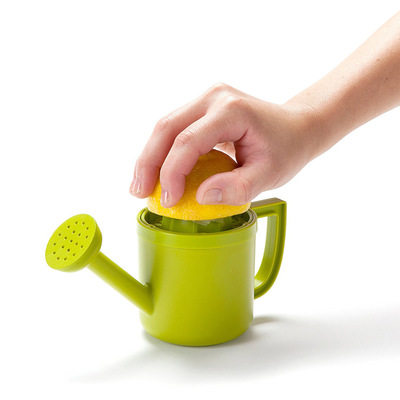柠檬手动榨汁机创意绿色洒水壶造型 lemon juicer 挤柠檬器PELEG
