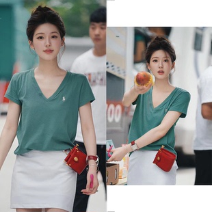 赵露思许我耀眼同款 T恤百搭休闲简约慵懒风上衣女 绿色v领刺绣短袖