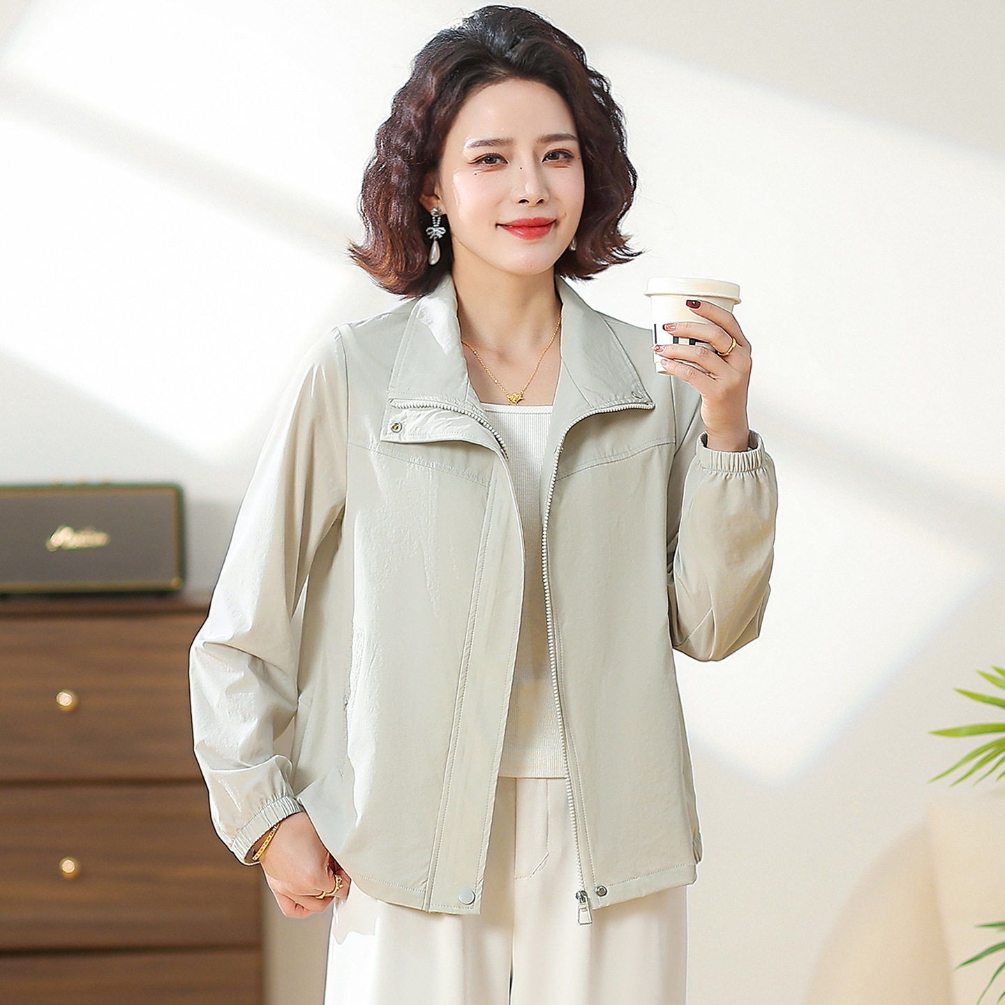 婆婆妈妈春装外套短款2026新款春夏防晒衣上衣中老年女装外穿夹克