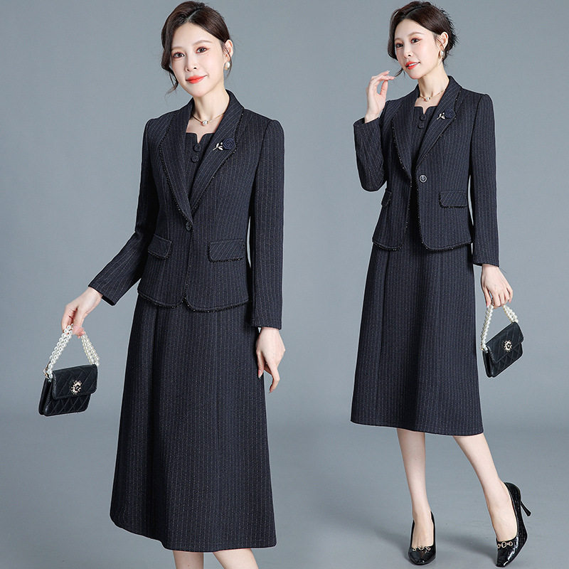 秋冬季小香风外套长袖连衣裙套装2025新款小西装中年妈妈女两件套