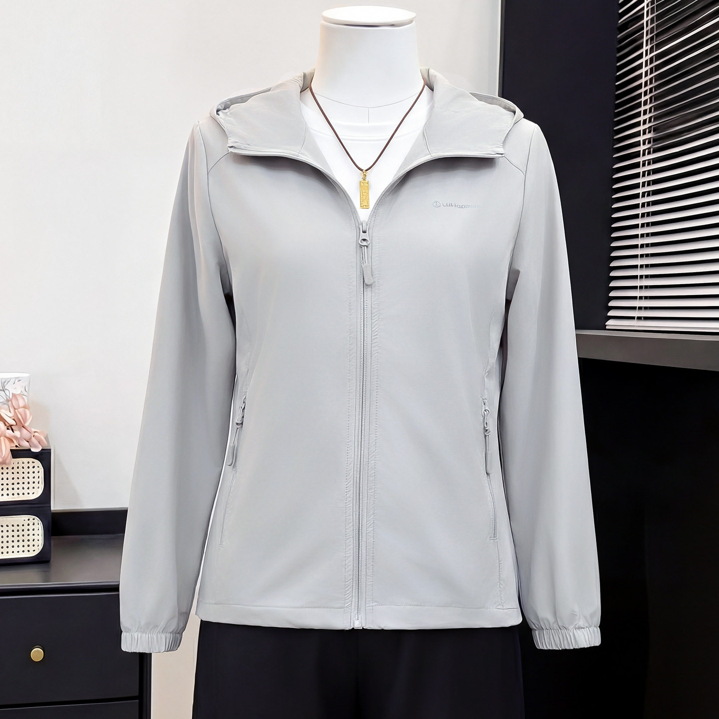 婆婆妈妈春装外套休闲连帽夹克上衣中老年春夏薄款风衣防晒衣服女