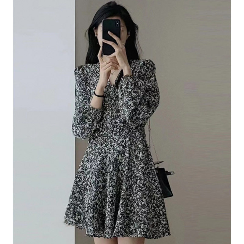 中青年女装大码2026秋冬新款高级感盐系小个子v领碎花长袖连衣裙
