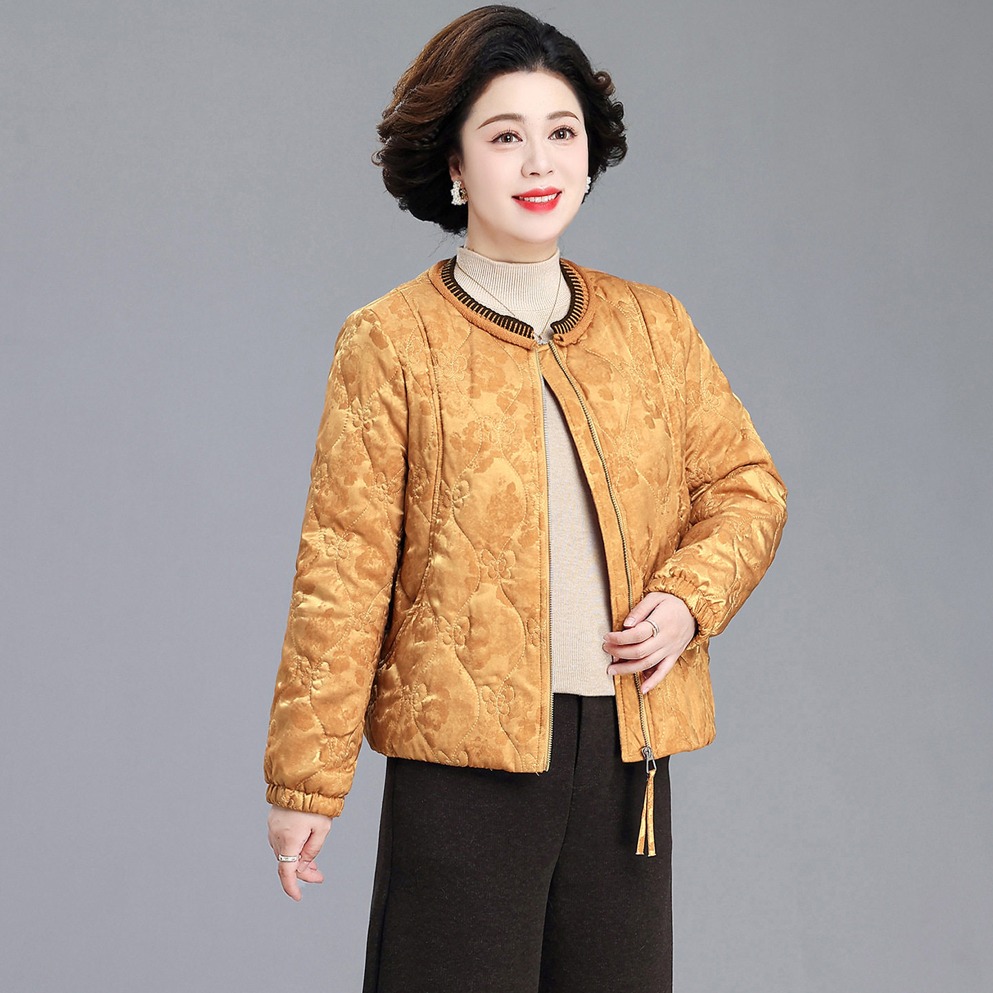 胖婆婆妈妈奶奶秋冬装轻薄棉衣短款中老年人女款棉服翻领棉袄外套