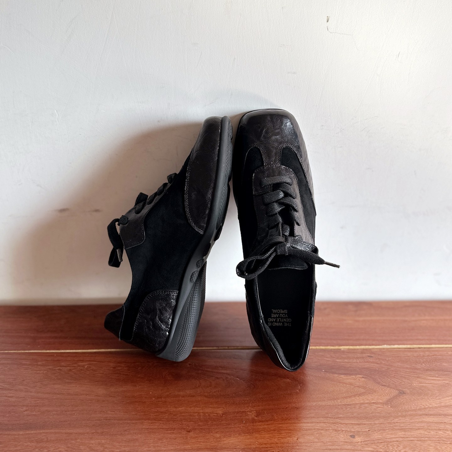 舒适羊皮系带休闲小皮鞋