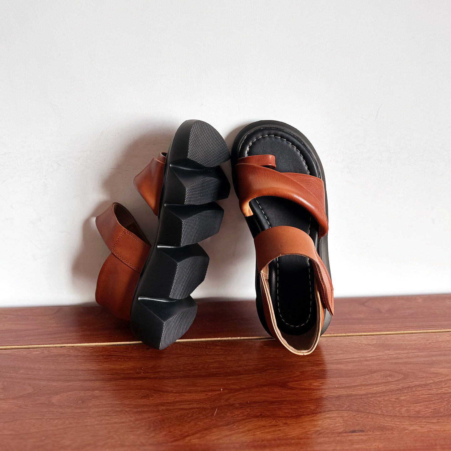 【烁掌柜】2026夏小众设计手工真皮女鞋头层牛皮厚底套趾罗马凉鞋