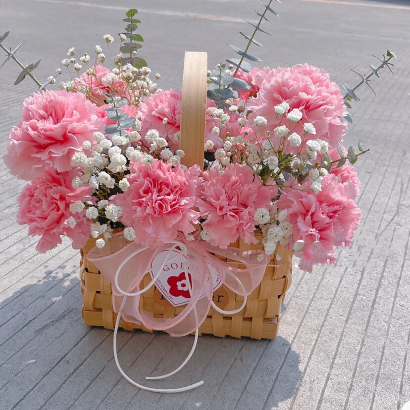 19朵粉色康乃馨手提花篮三八节鲜花同城乌鲁木齐鲜花店