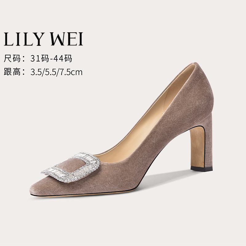 Lily Wei2026春新款绒面气质名媛粗跟单鞋优雅水钻方扣大码高跟鞋