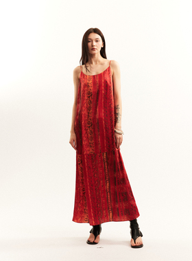 NEANT复古版刻印花缎面吊带红色连衣裙