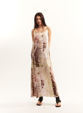 NEANT复古版刻印花缎面吊带米色连衣裙