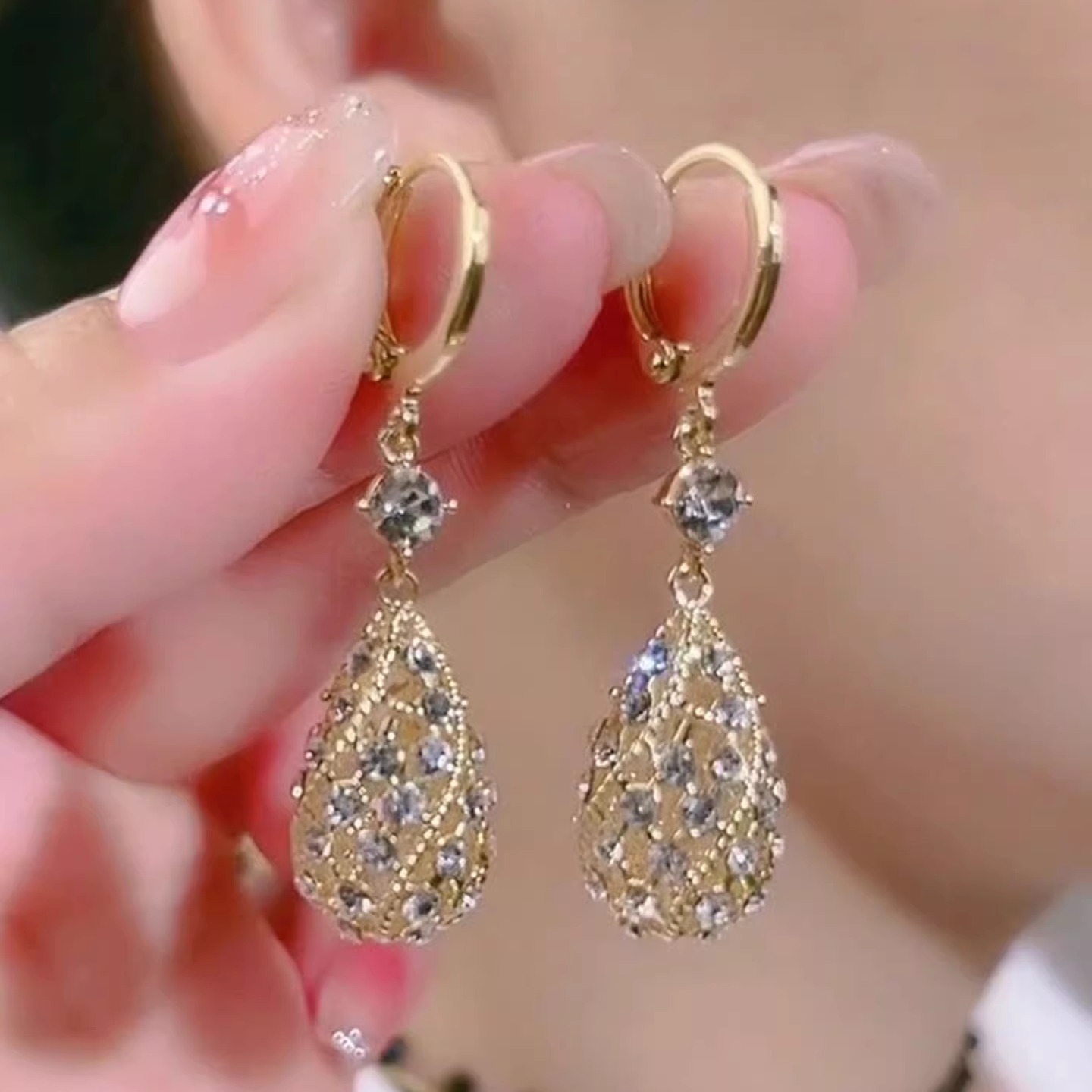 网红合金女水钻镂空设计耳环滴水