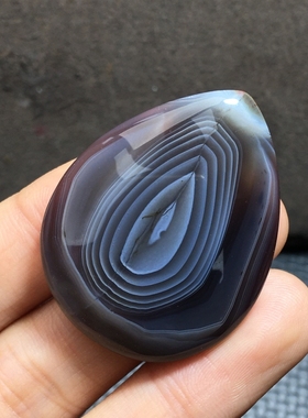 天然缠丝玛瑙水滴形蛋面吊坠