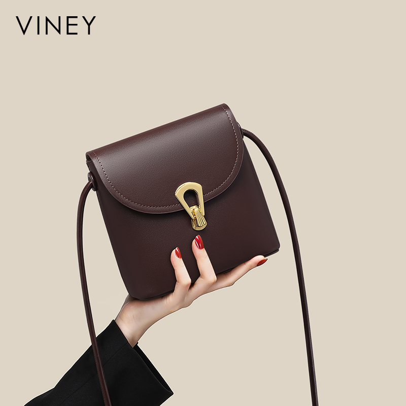 Viney包包女式2024新款秋冬水桶包真皮女包斜挎包小包单肩手机包