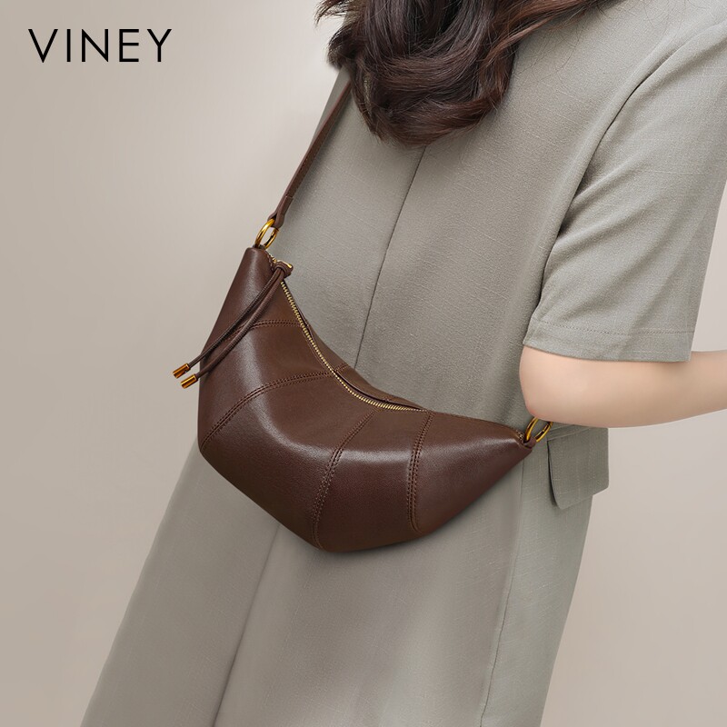 Viney包包2026新款女包夏季真皮牛角包单肩斜挎包高级感饺子包