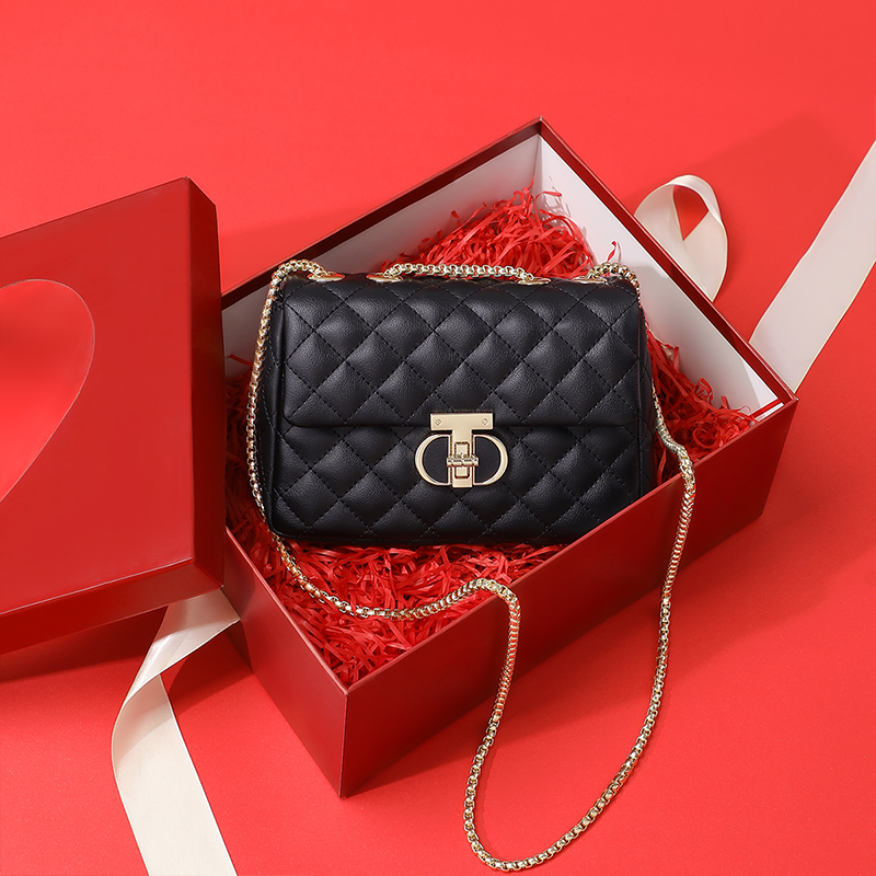 卡丹路官方旗舰店蜘蛛王昆仑奴夏季真皮女包小方包菱格链条斜挎包