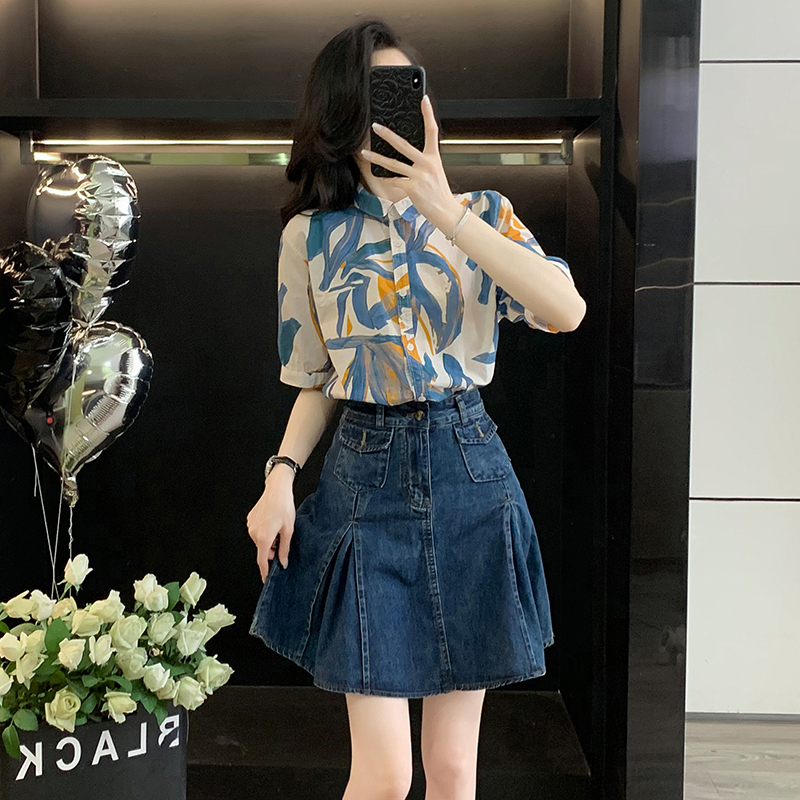 涂鸦短袖衬衫女薄款夏季新款设计感休闲宽松时尚减龄半袖衬衣上衣