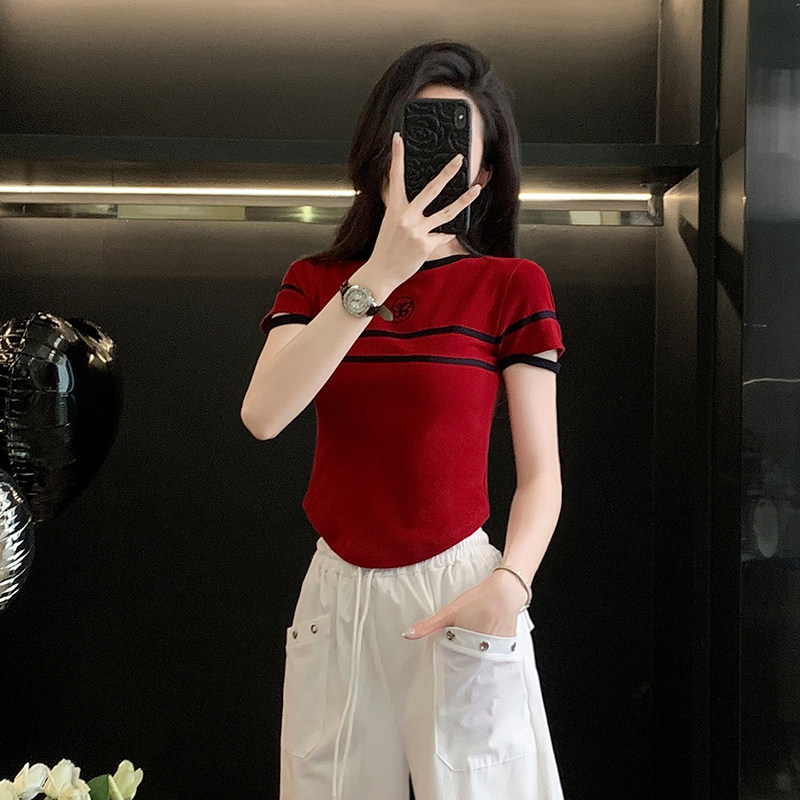 辣妹撞色短款镂空短袖T恤女夏季新款修身显瘦百搭正肩半袖衫上衣