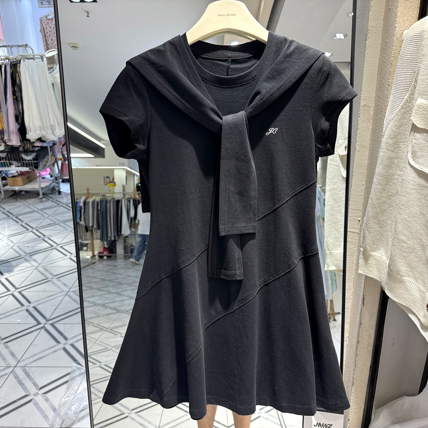 酒酿丸子9255 海军披肩领斜拼接收腰弹力运动休闲短装连衣裙套装