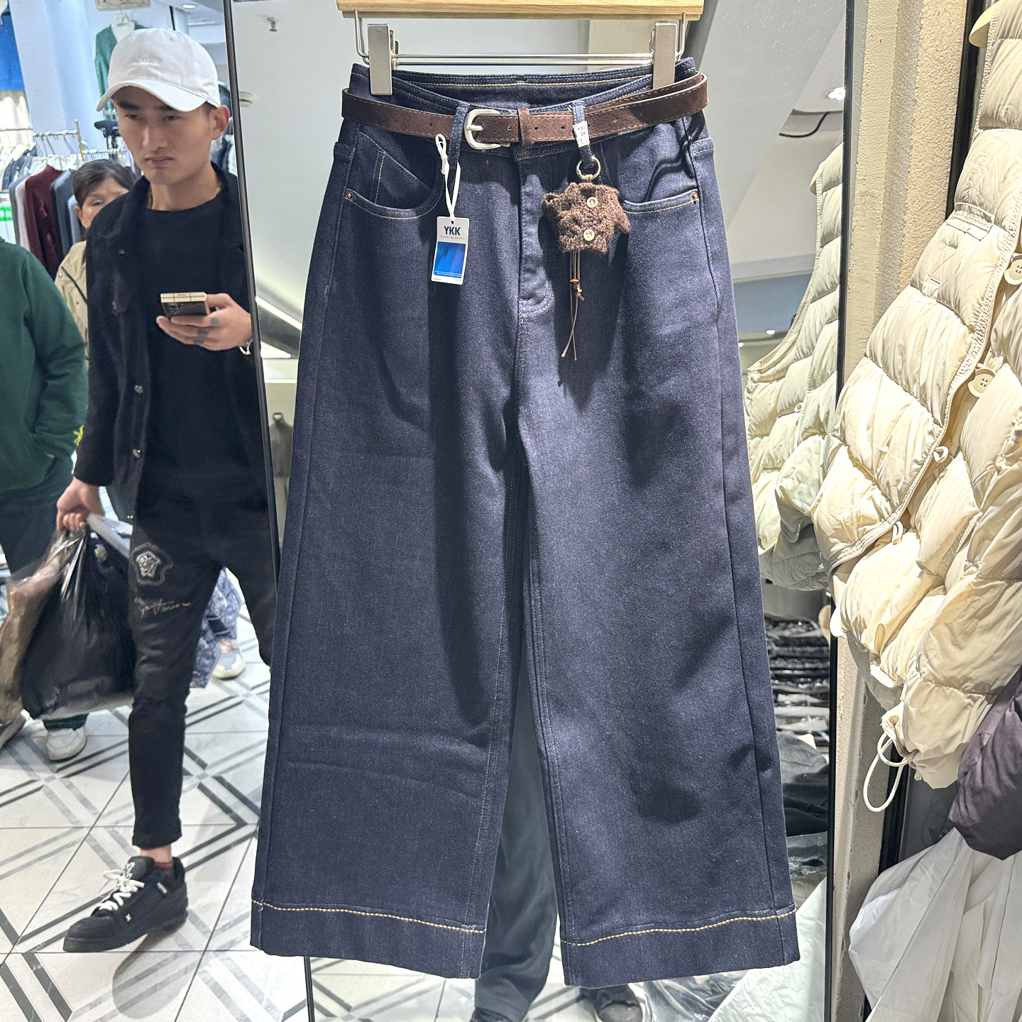 Y330 欧洲站冬季新款2025舒适加绒保暖吊坠卡通腰带阔腿牛仔裤女