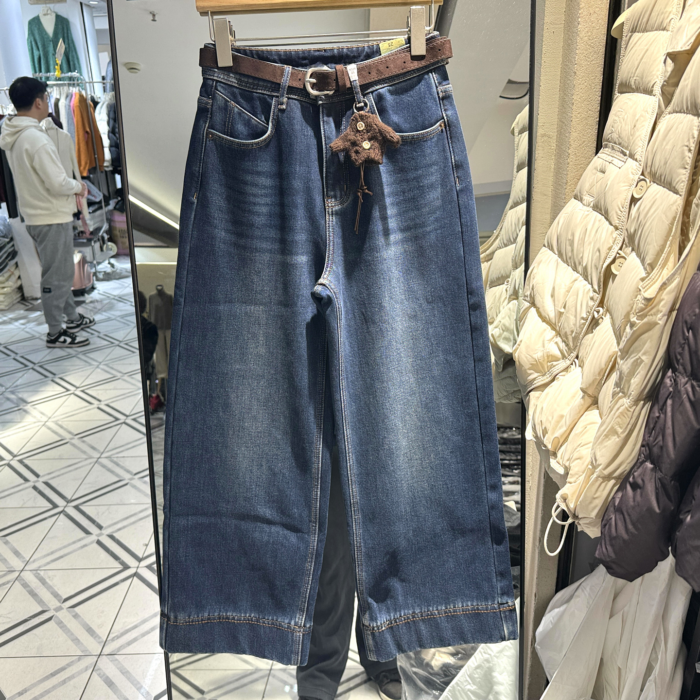 Y329 欧洲站冬季新款2025舒适加绒保暖吊坠卡通腰带阔腿牛仔裤女