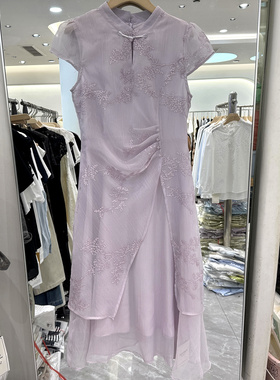 迈裳亿服饰8827 盘扣立领侧皱褶修身刺绣花假两件中长旗袍连衣裙