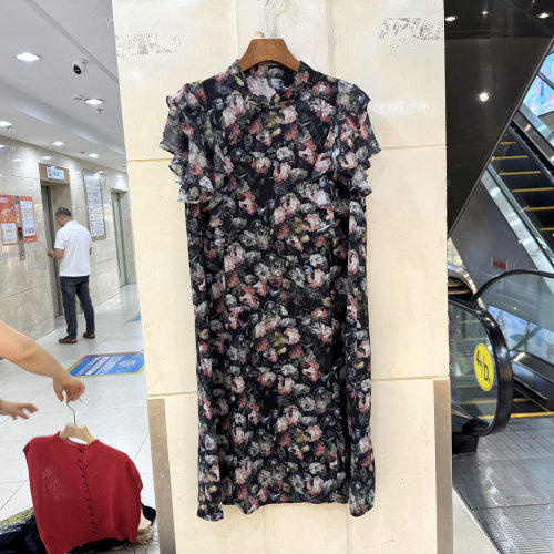 73222斜门禁扣碎花真丝连衣裙