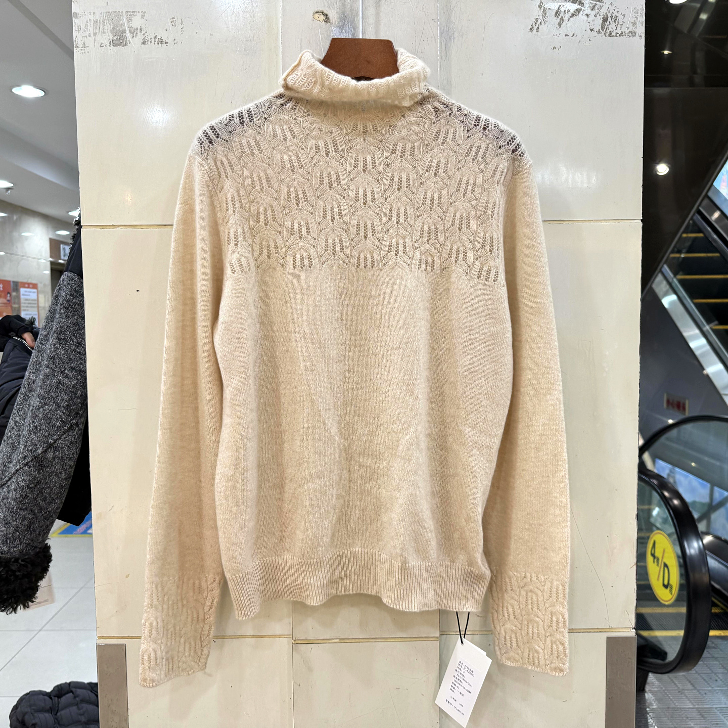 JL-825950镂空花高领羊绒毛衣