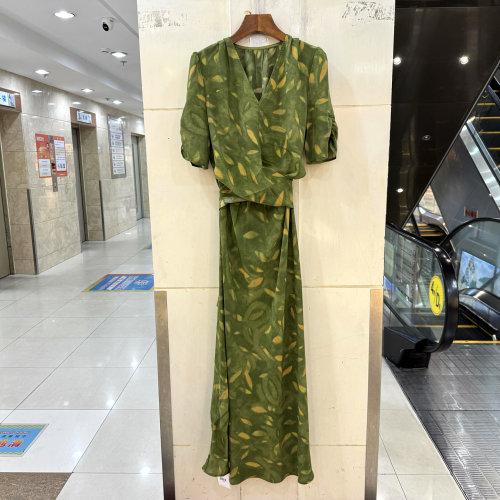 艾妮莉261695树叶花中长裙