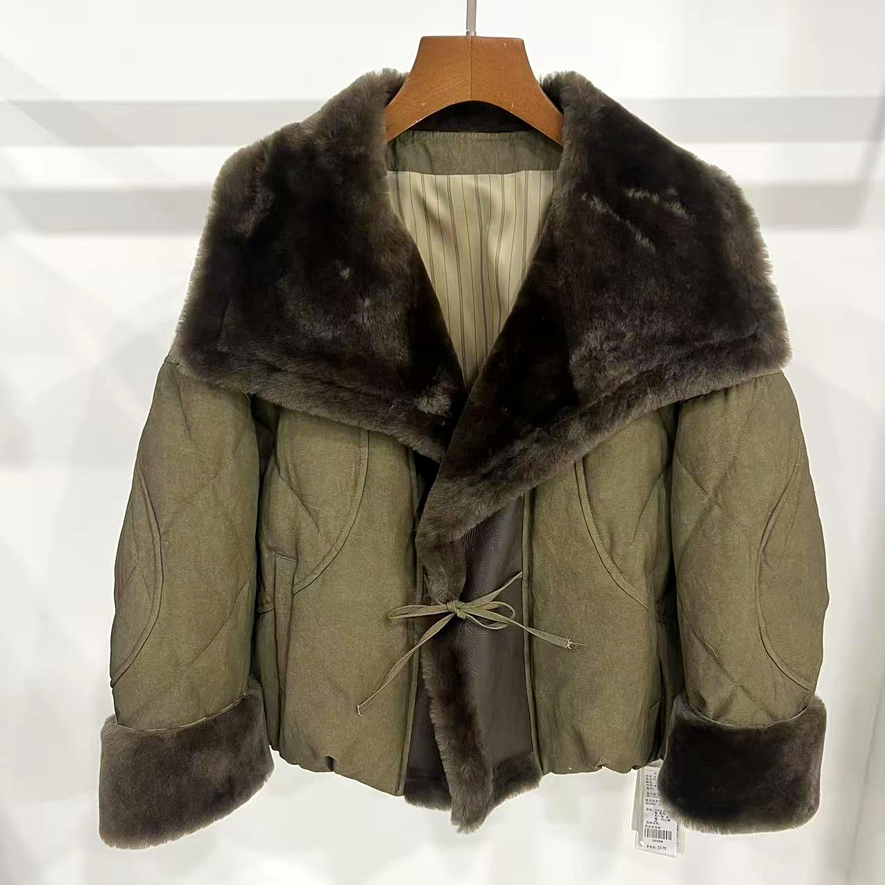 BLT265-BE311皮毛一体鹅绒羽绒服