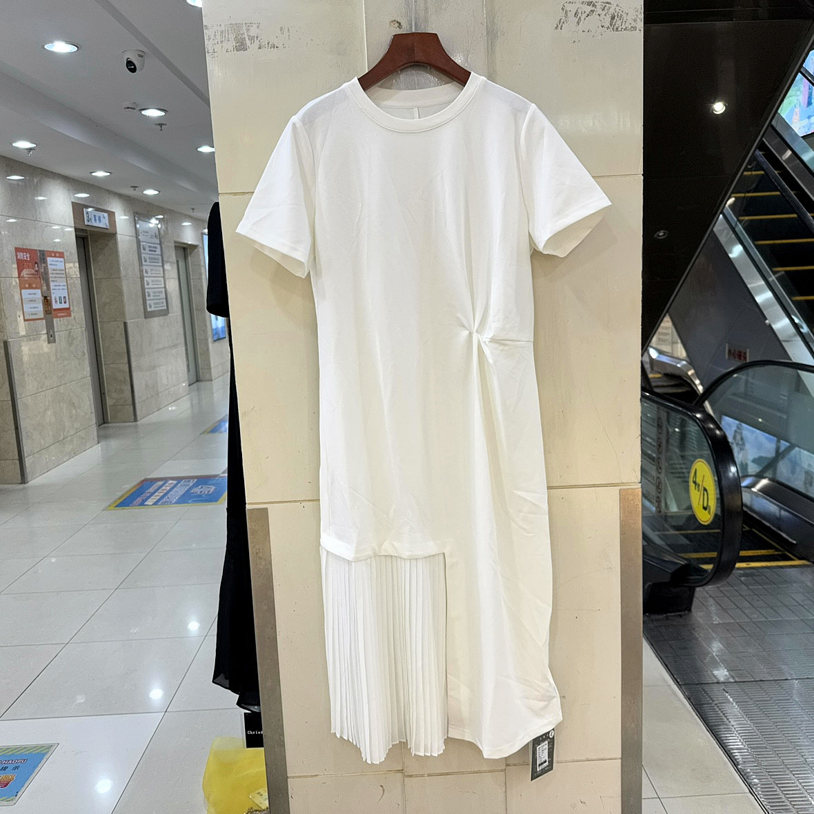 克6212 侧皱褶修身拼百褶裙摆圆领休闲天丝棉中长连衣裙