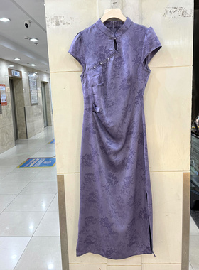 芷炫266Q12 斜皱褶收腰镂空洞立领提花缎面长款国风旗袍连衣裙夏