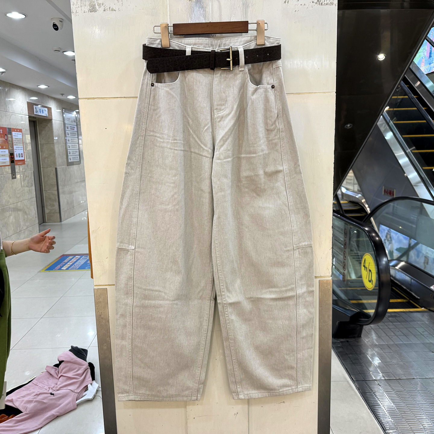 DN-11125休闲加绒牛仔弯刀裤女