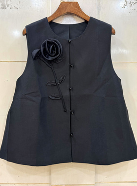 JD623 珍珠单排扣立体盘花朵圆领A字设计感减龄马甲外套欧春2026