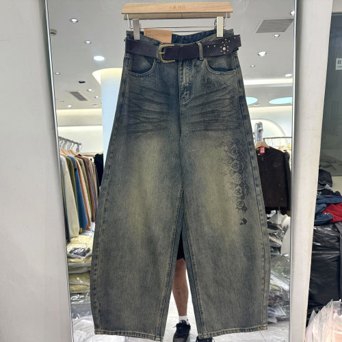 HTZ19128玫瑰印花牛仔弯刀裤