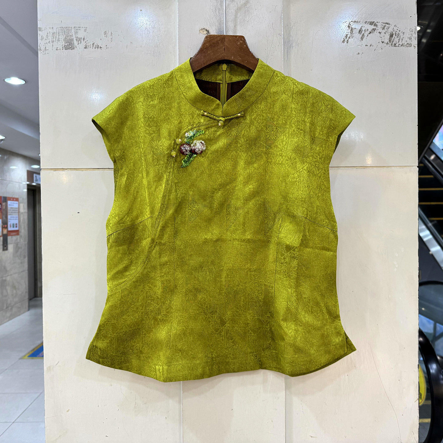 37428 重工串珠刺绣花盘扣立领复古提花飞飞袖国风人丝香云纱衬衫
