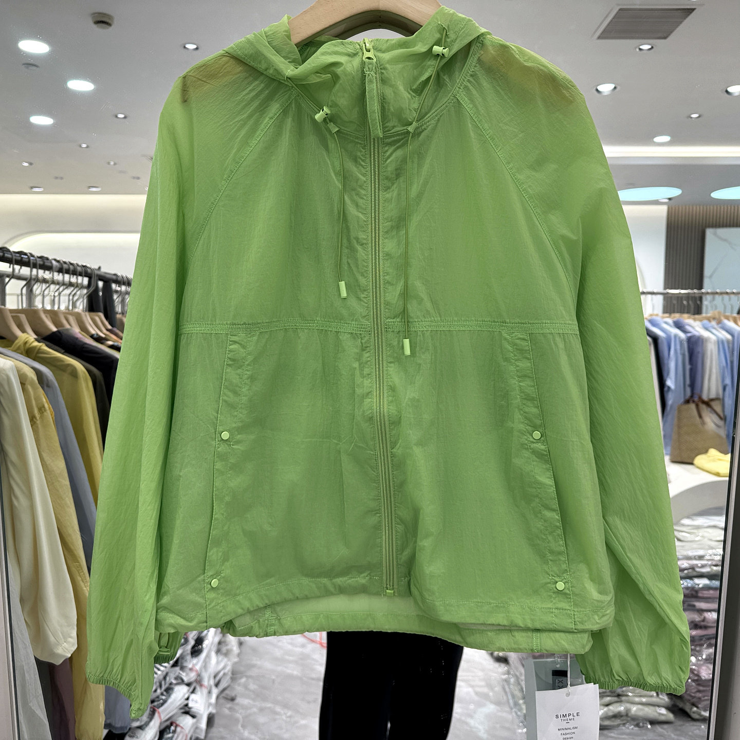 轩轩魅丽依族97-6160 飘带抽绳连帽糖果色薄防晒服短外套欧货夏装