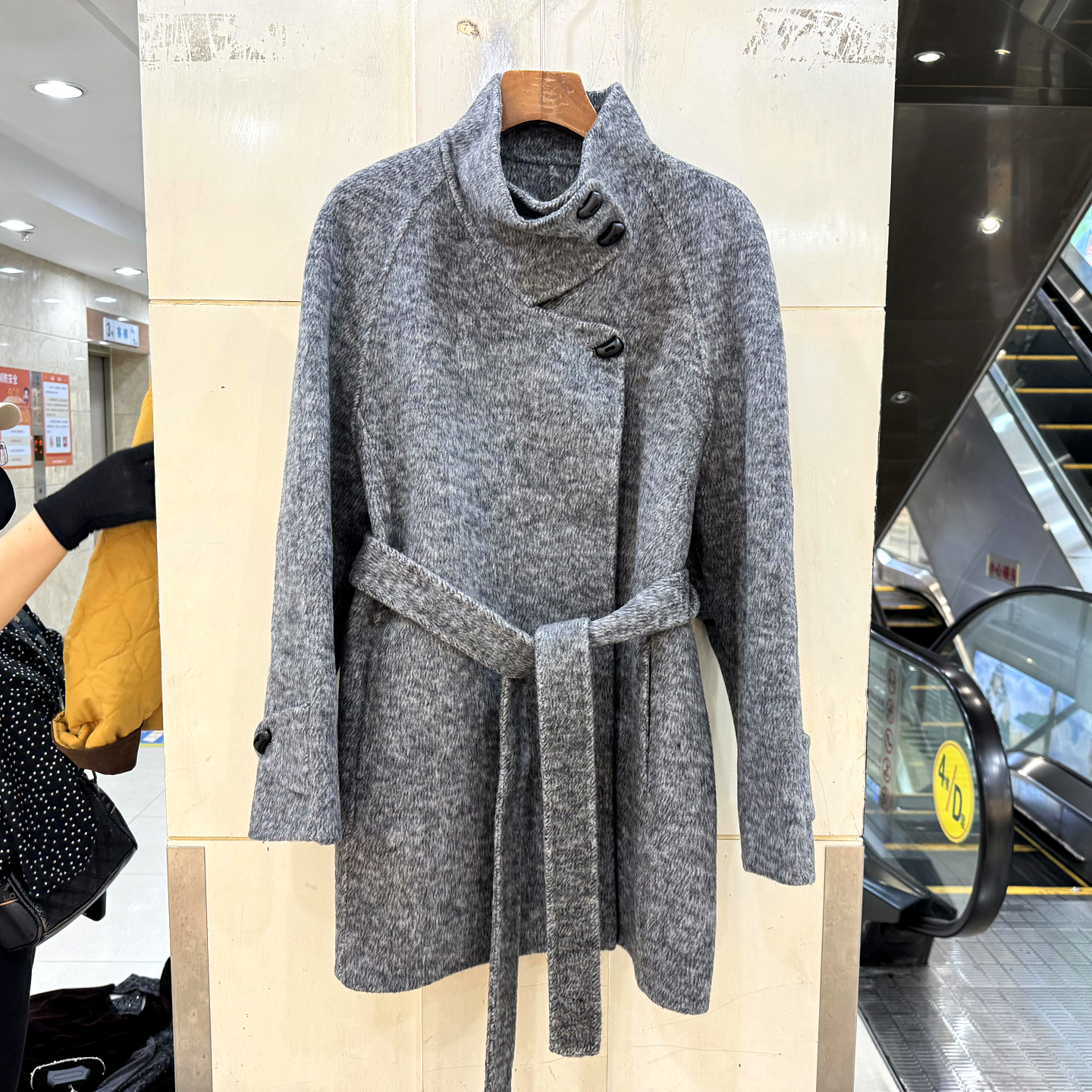 25170三粒扣系带腰双面绒大衣