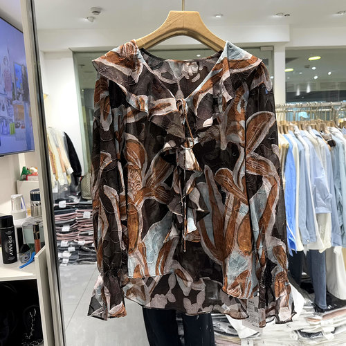 95770荷叶边娃娃领剪花衬衫