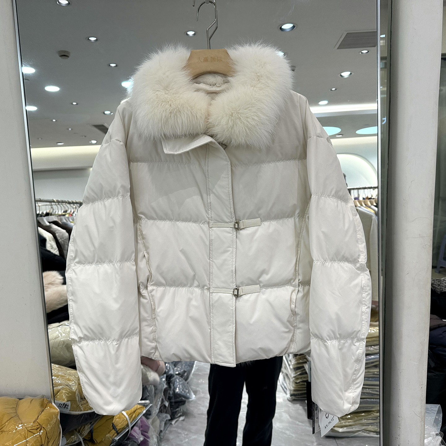 轩轩魅丽依族27-9763保暖羽绒服