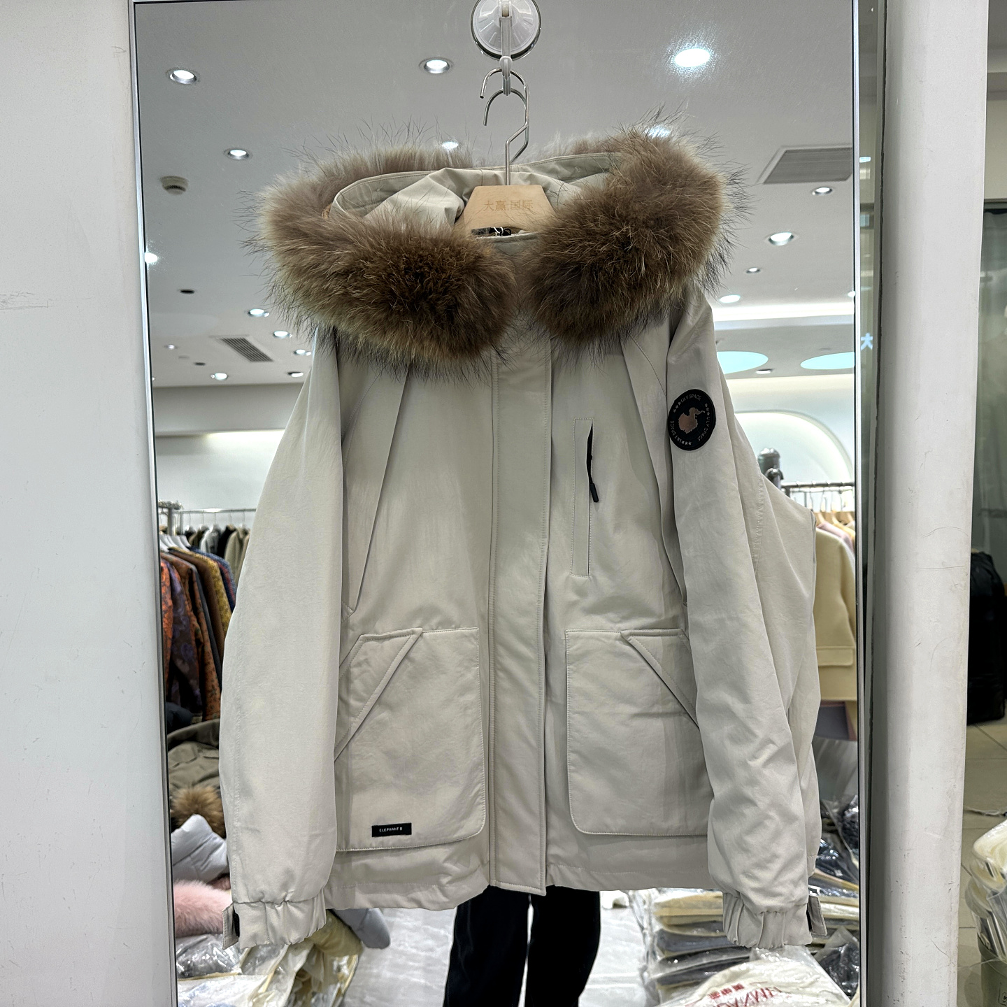 雅特若25G95 欧货冬装2025新款貉子毛领连帽大口袋小个羽绒派克服