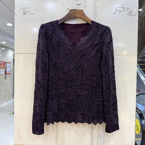 赫琳娜1660植绒蕾丝V领小衫上衣