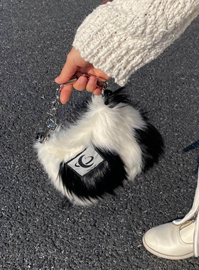 Chaos Monster原创设计时尚手拎包 Y2k辣妹黑白奶牛纹爱心毛绒包