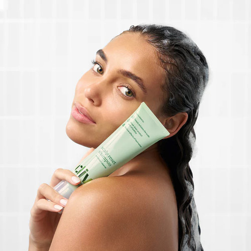 Divi-蕴含植物磨砂颗粒和乙醇酸净化头皮持久洁净感去角质洗发水