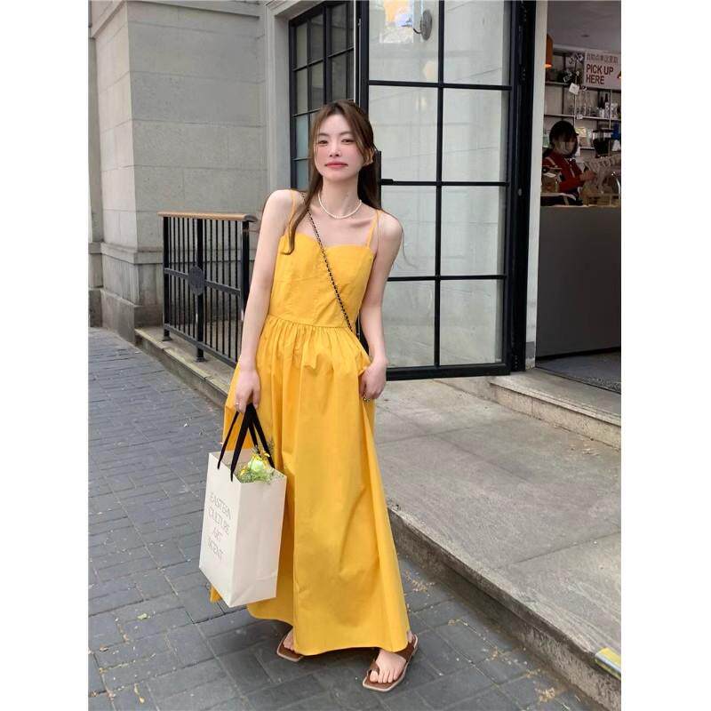 2025新款黄色吊带连衣裙女夏褶皱收腰显瘦气质海边度假A字长裙