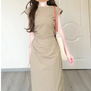 小君君布兰妮时尚极简时装周休闲绑带无袖上衣+显瘦半裙两件套