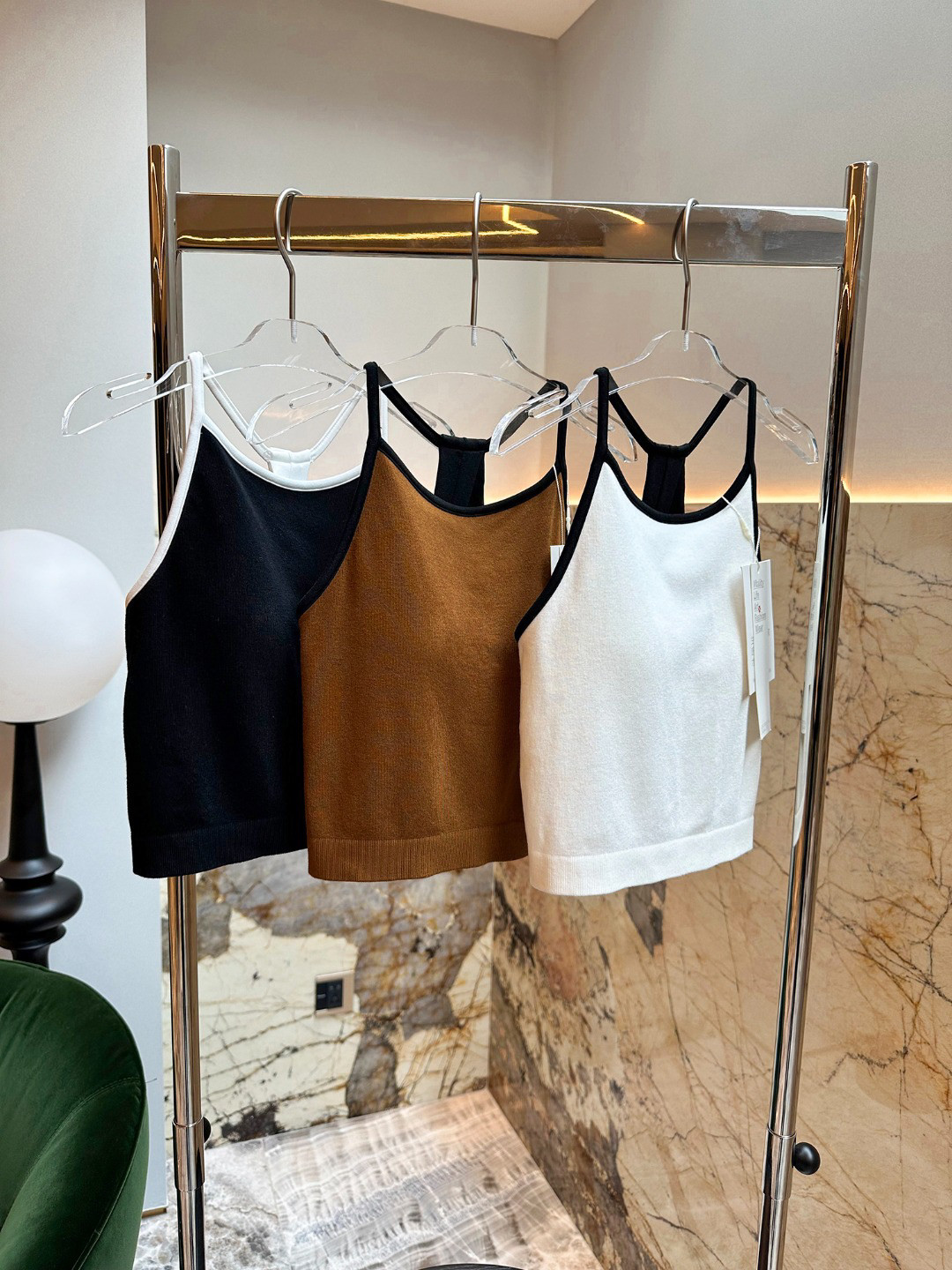 自带胸垫  不跑杯 无钢圈吊带背心内衣软糯随意卷